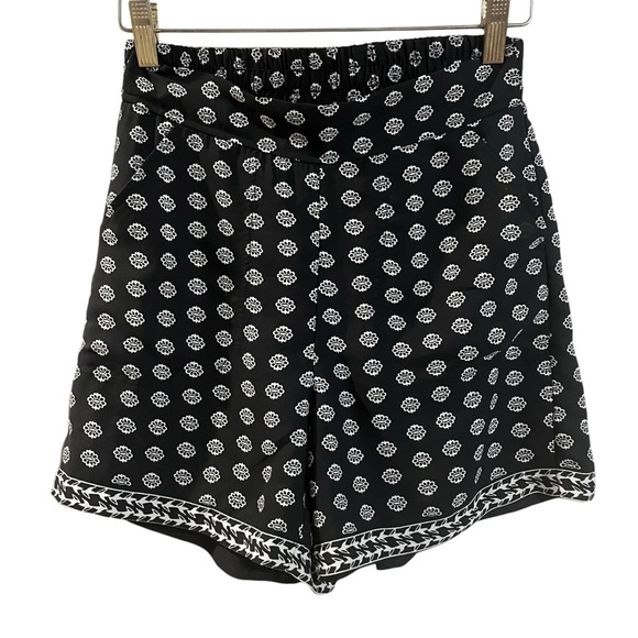 Max Studio Pants - Max Studio Women’s Black Print Crepe Shorts Size XS NWT
